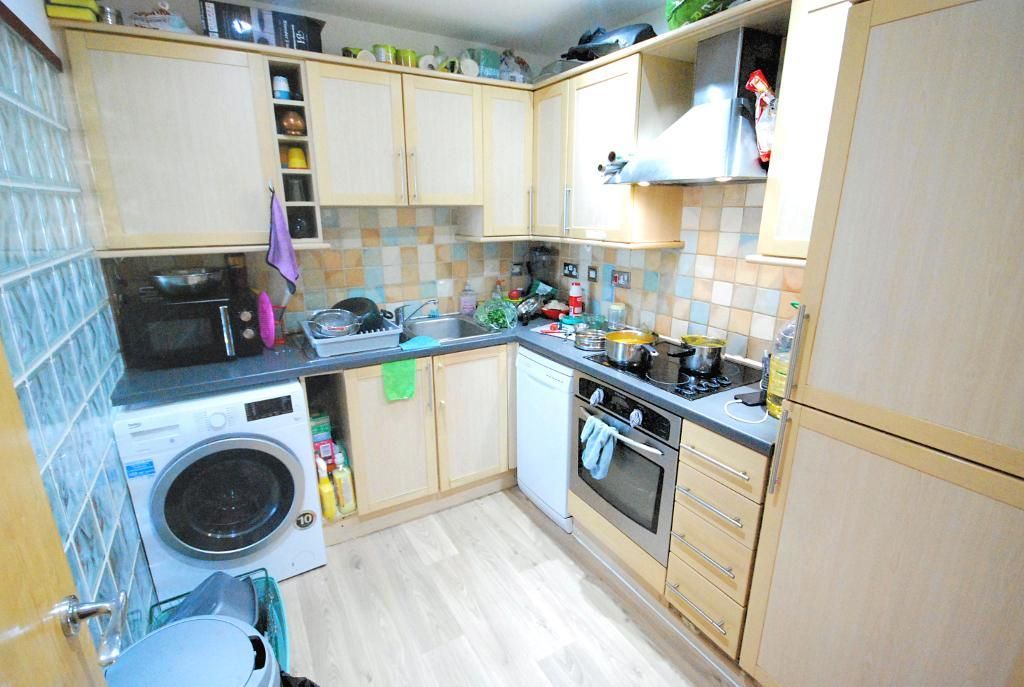 Property photo 3 of 11 Kitchen