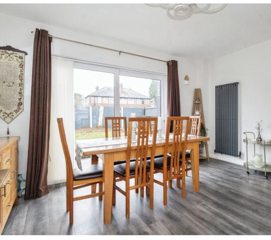 Property photo 3 of 6 Dining Area