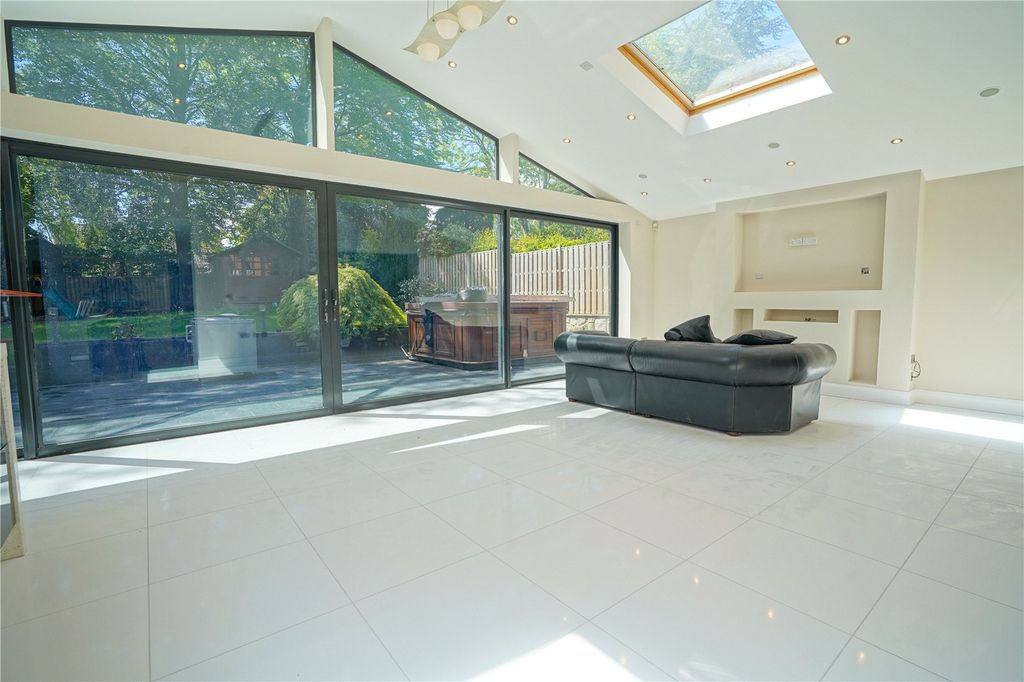 Property photo 2 of 29 Picture No. 22