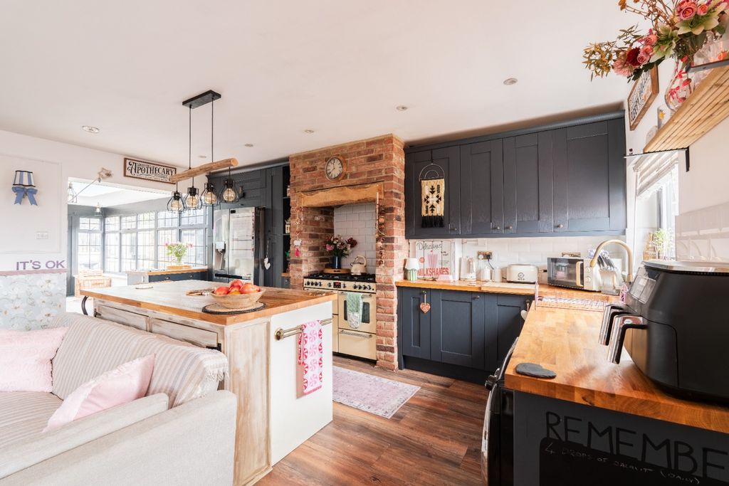 Property photo 3 of 21 4650895