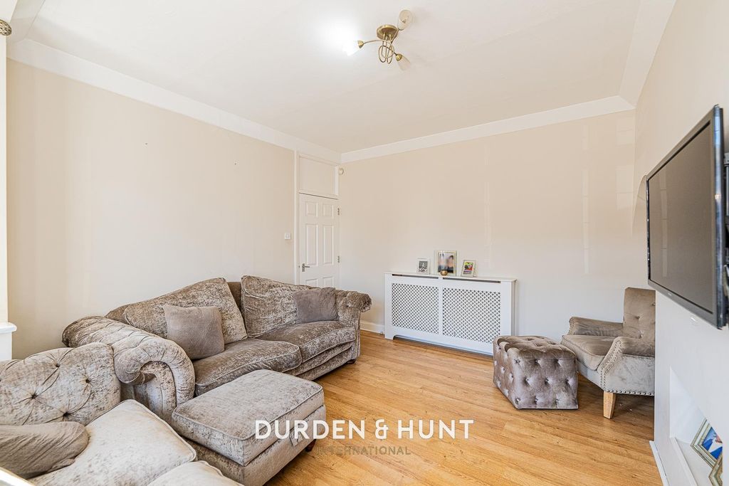 Property photo 3 of 32 Grosvenor-22.Jpg