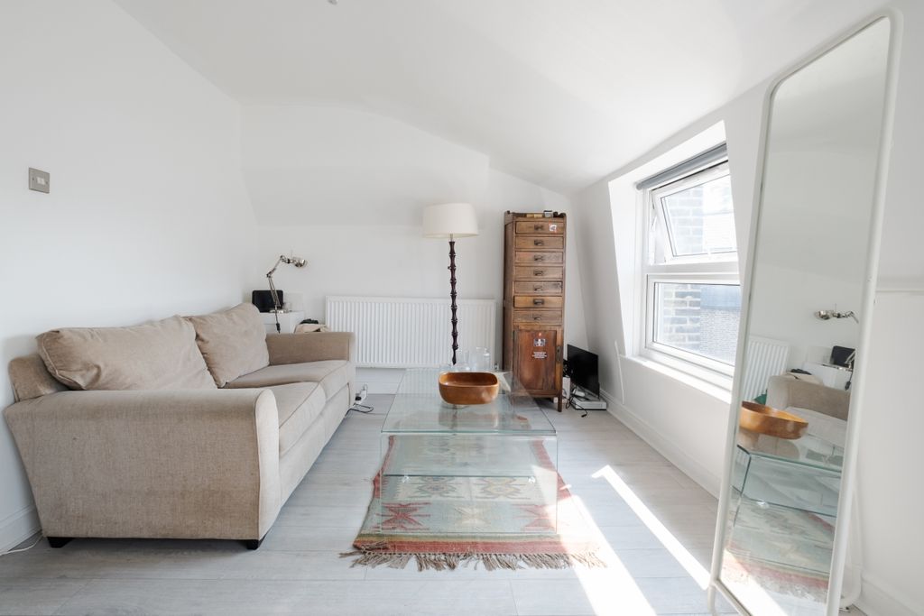 Property photo 1 of 12 Amhurst Road