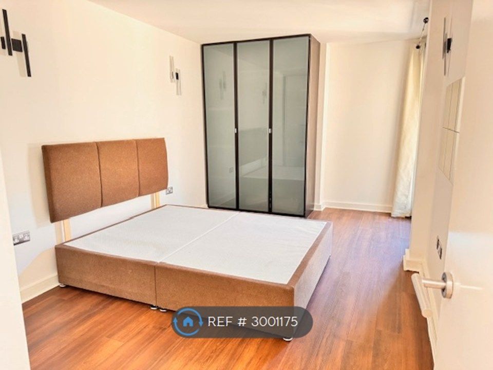 Property photo 3 of 6 Bedroom