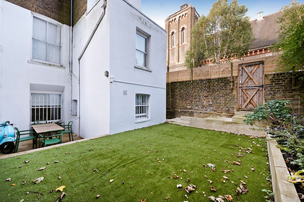 Property photo 2 of 7 A085i00000L97Dlaaj_Lgo100948_08.Jpg