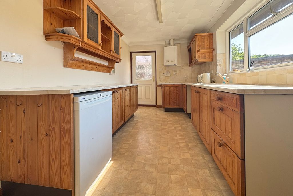 Property photo 3 of 12 5Og Kitchen