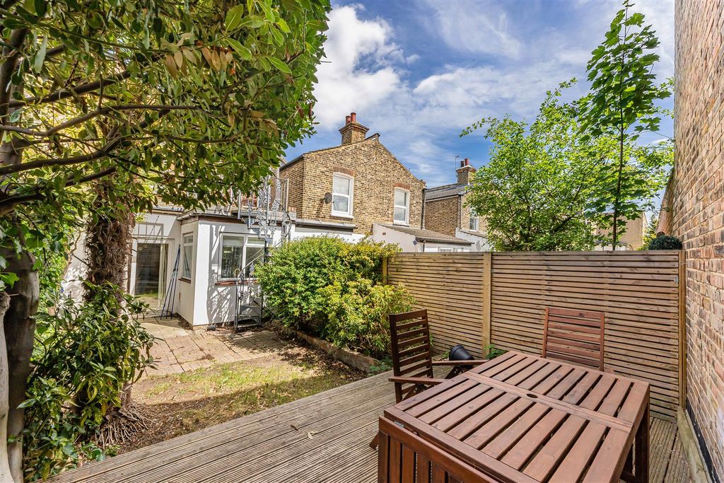 Property photo 2 of 33