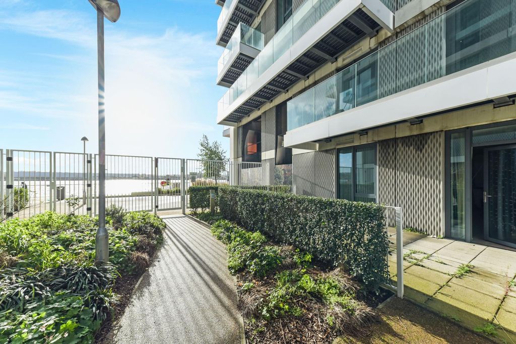 Property photo 2 of 25