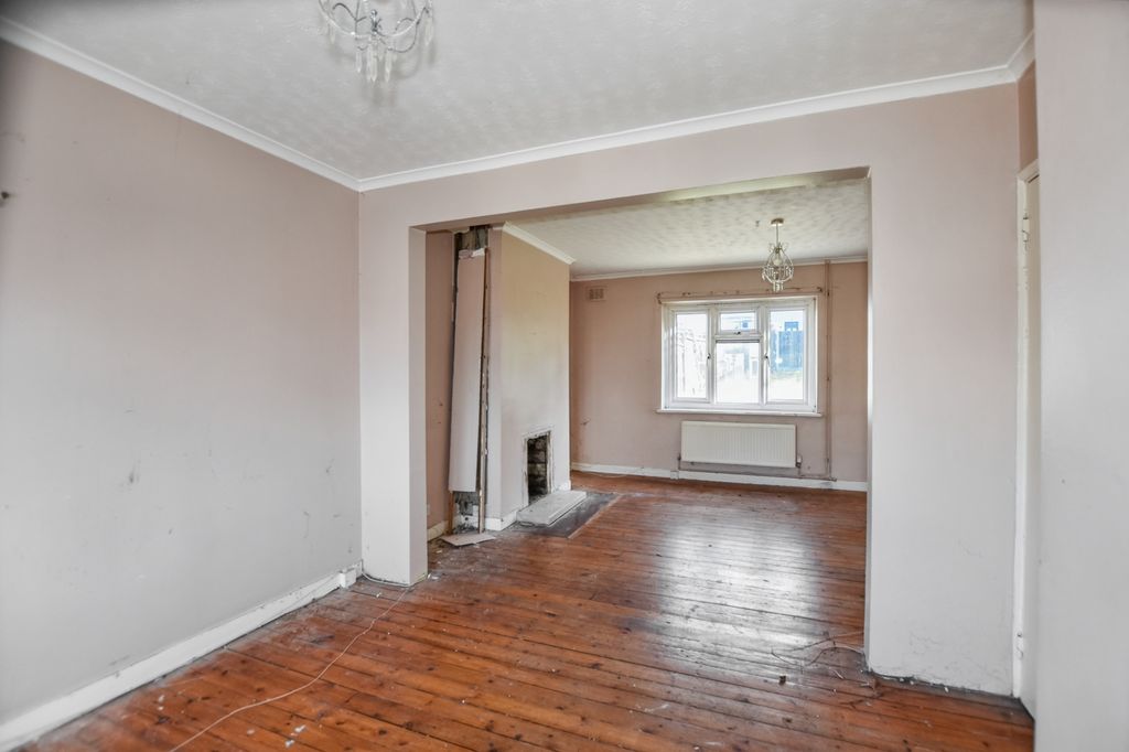 Property photo 2 of 20 23 Heath Road, Crayford, Dartford, Da1 3Np