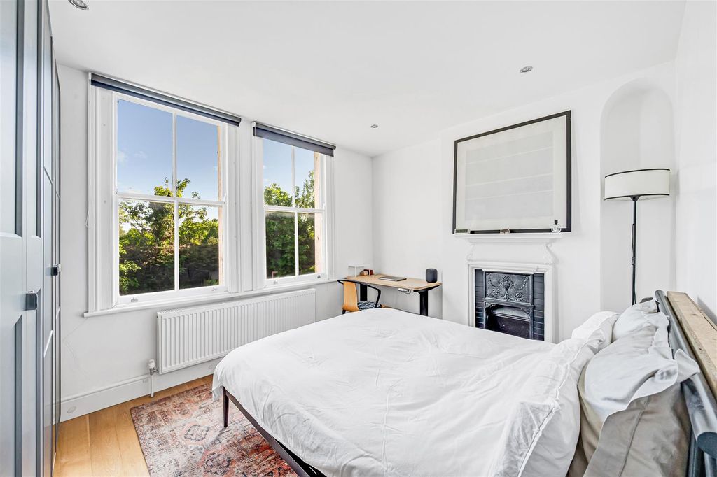 Property photo 3 of 10 Fff - 90, Creffield Road-7.Jpg
