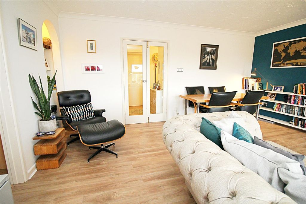 Property photo 3 of 12 5