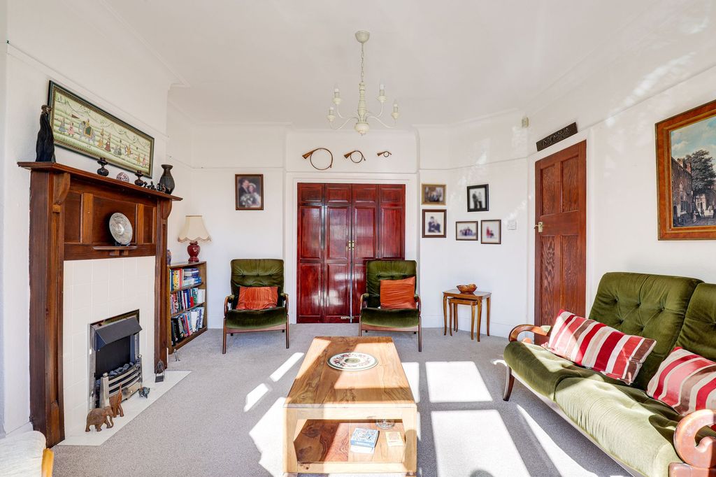 Property photo 2 of 26