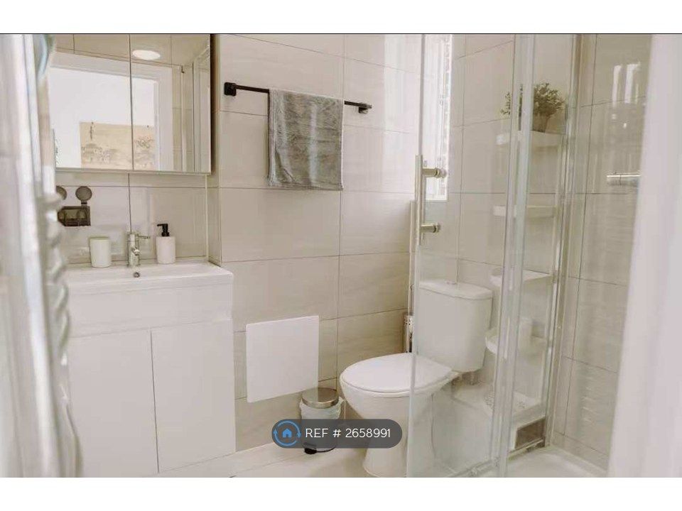 Property photo 1 of 16 Bathroom