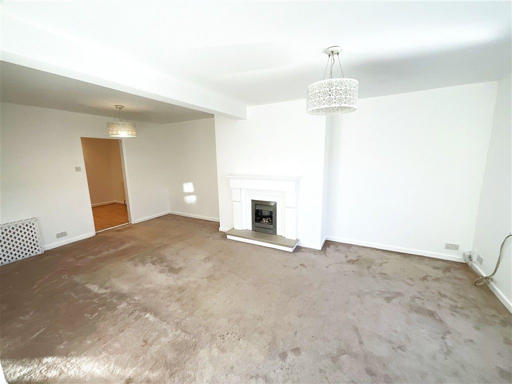 Property photo 2 of 13 Lounge Mh