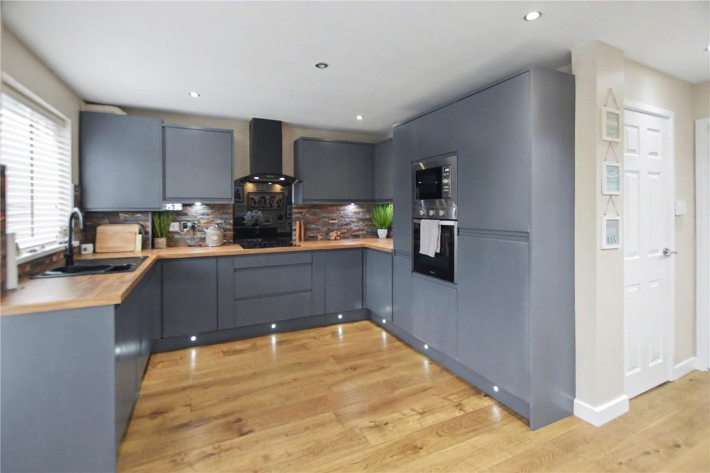 Property photo 3 of 33 Picture No. 52