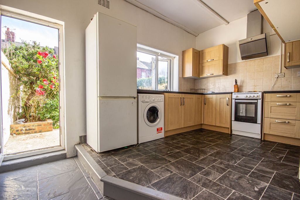 Property photo 2 of 9 3
