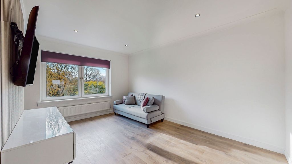 Property photo 3 of 24 11-Print-24 Clarion Road Flat 1.1_16