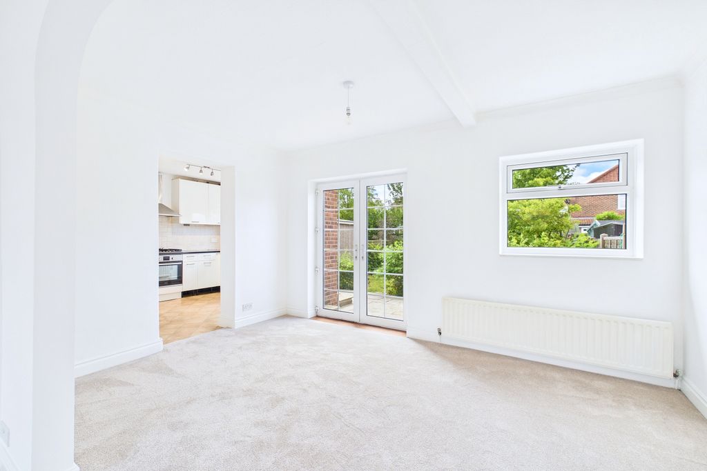 Property photo 3 of 17 Cam02279G0-Pr0163-Still007