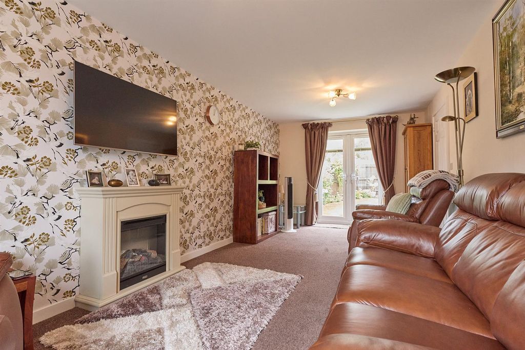 Property photo 2 of 13 Lounge