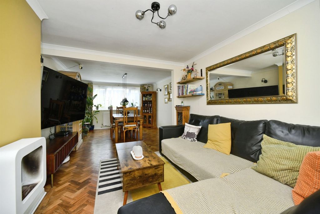 Property photo 2 of 20