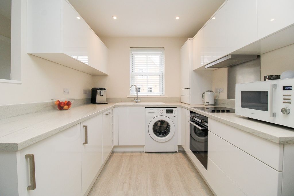 Property photo 2 of 28 4648424