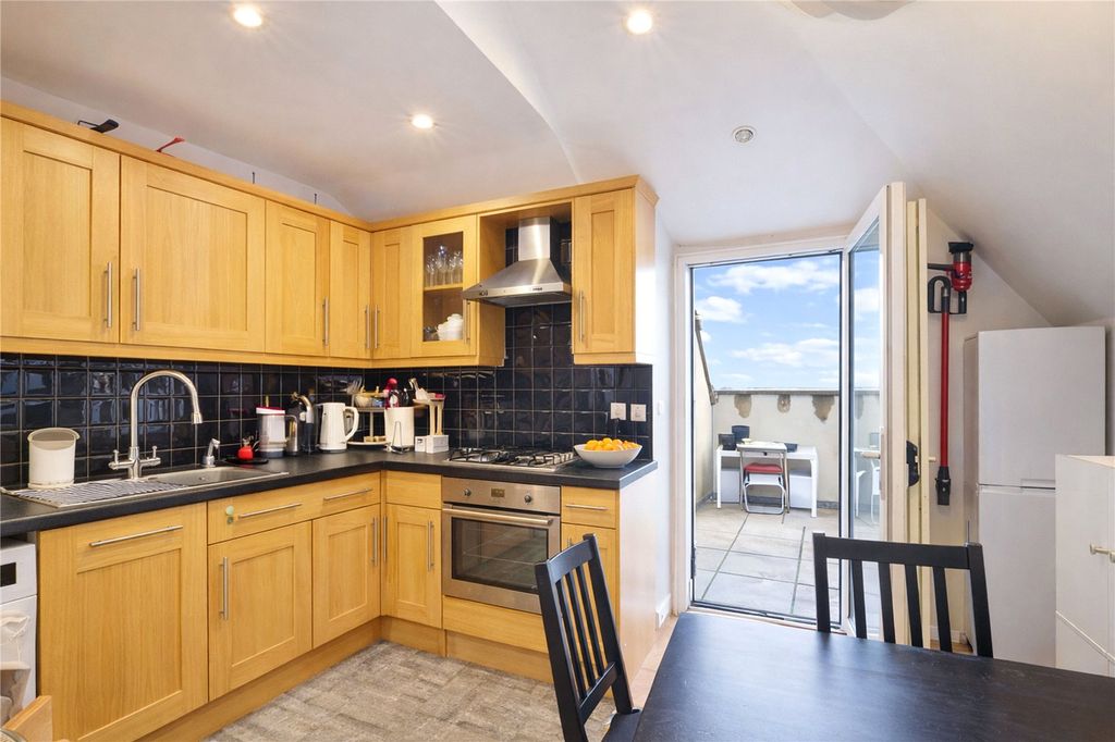 Property photo 2 of 6 Picture No. 16