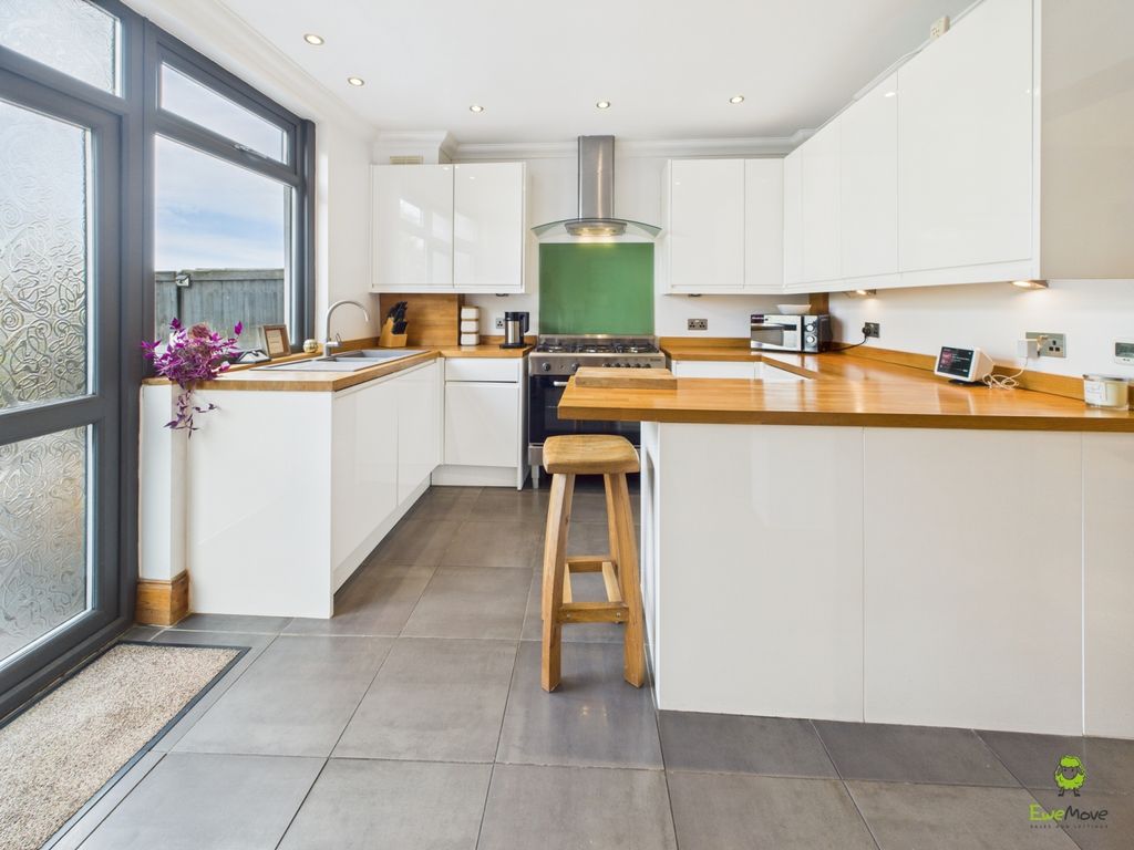 Property photo 3 of 24 Presented By Clinton At Ewemove Bexleyheath And Da