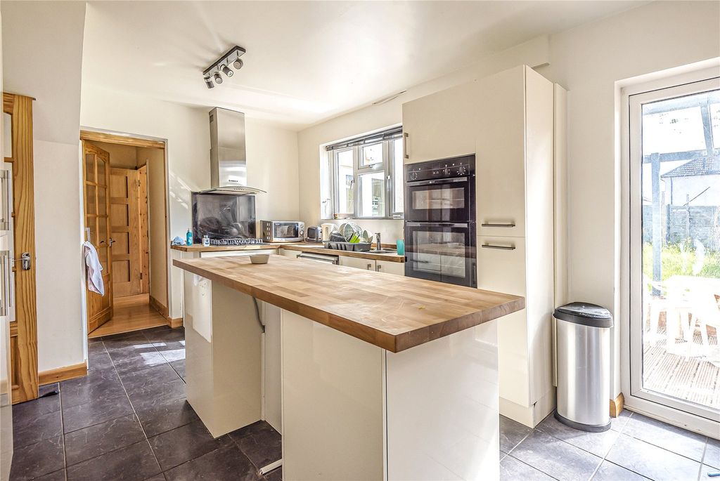 Property photo 2 of 13 Kitchen