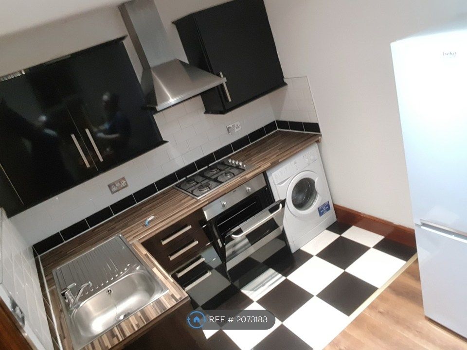 Property photo 3 of 13 Kitchen