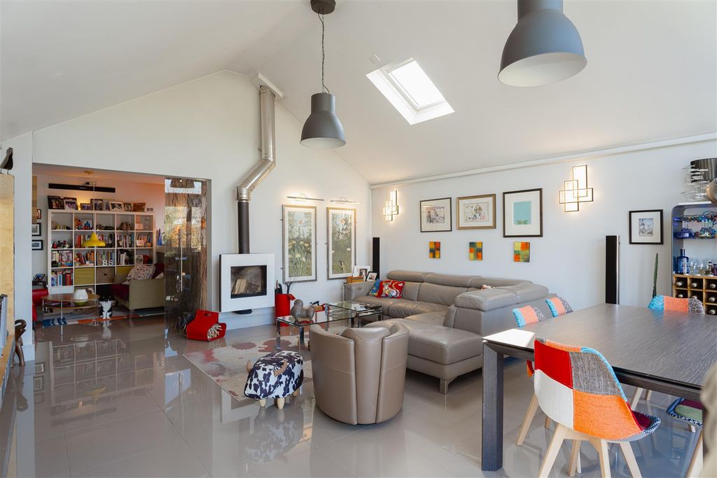 Property photo 3 of 24 9.Jpg