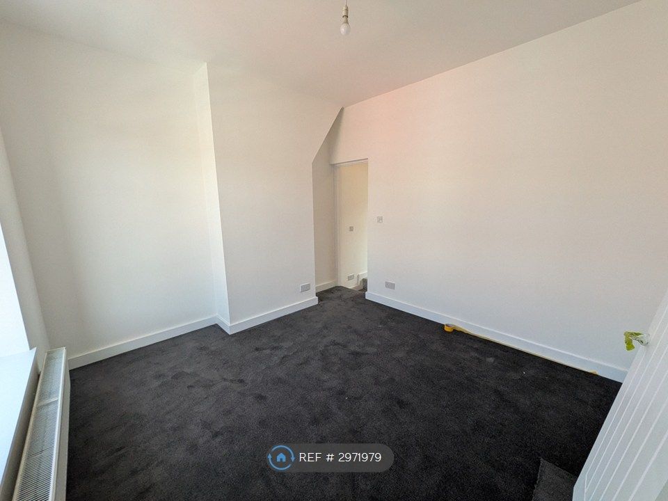 Property photo 3 of 14 Bedroom 1