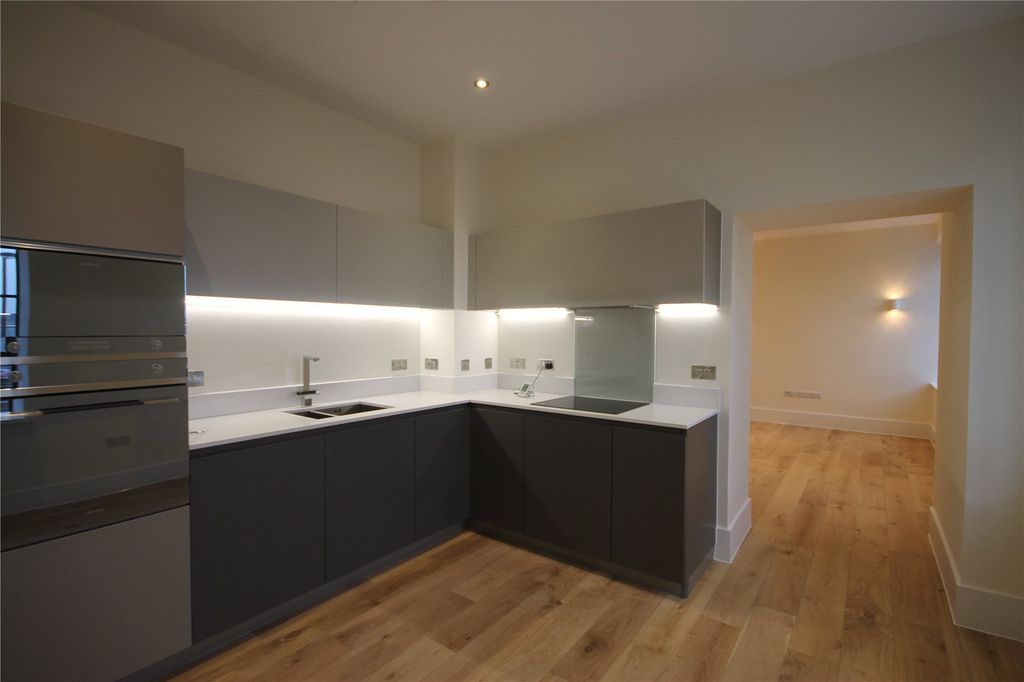 Property photo 3 of 7 Kitchen