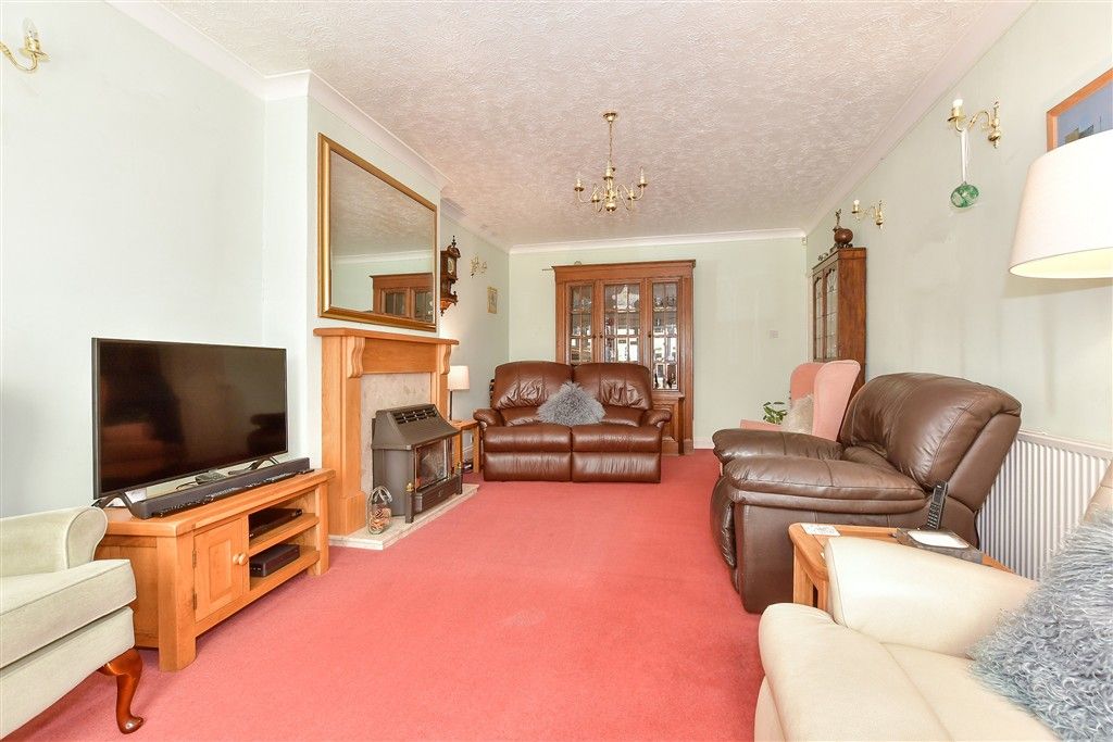 Property photo 3 of 15 Lounge