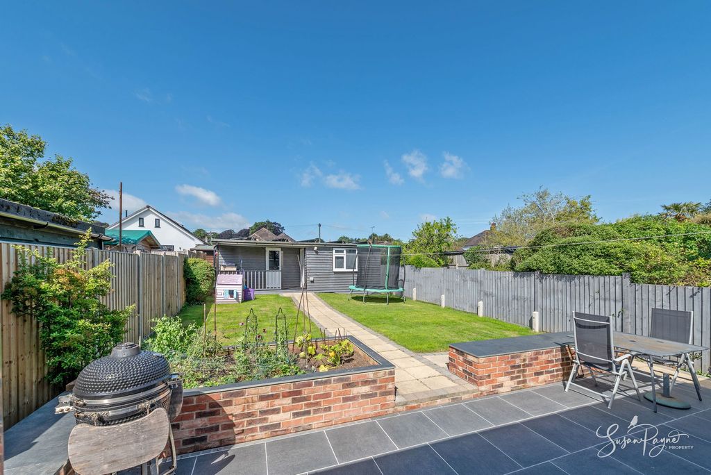 Property photo 2 of 42