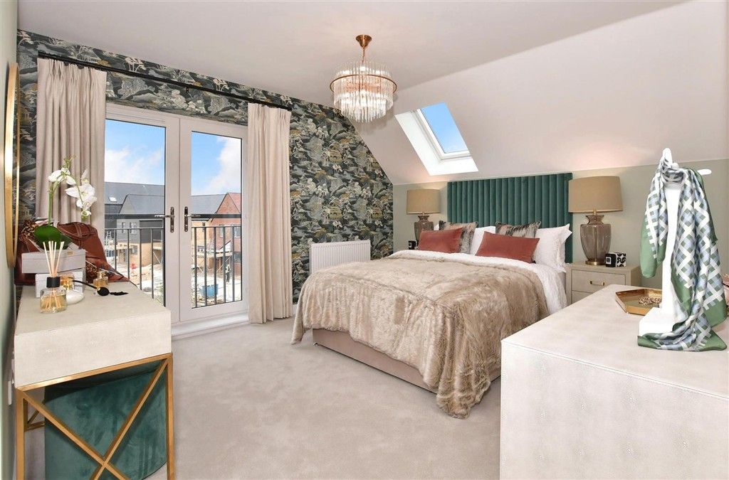 Property photo 2 of 5 Bedroom