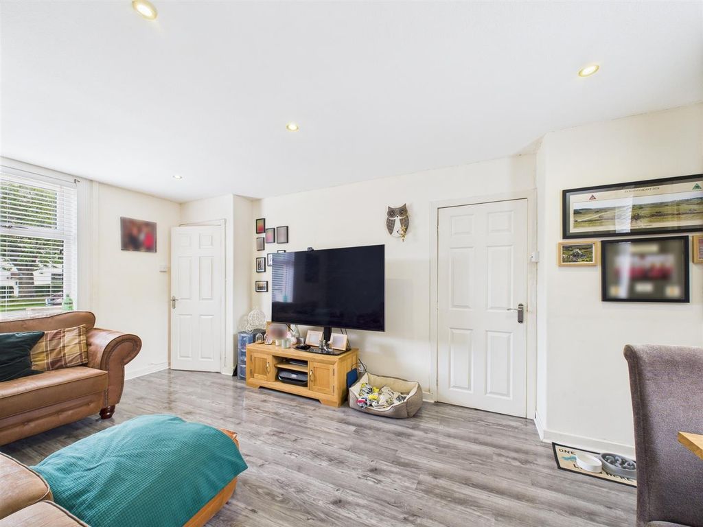 Property photo 3 of 16 Cam01486G0-Pr0795-Still003.Jpg