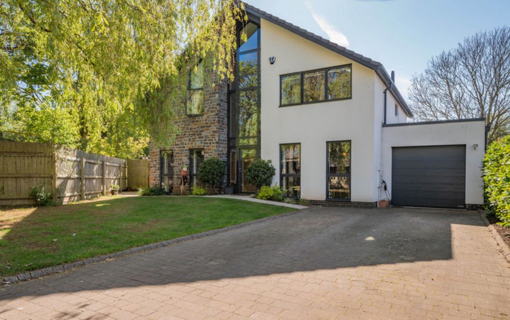 Property photo 1 of 32
