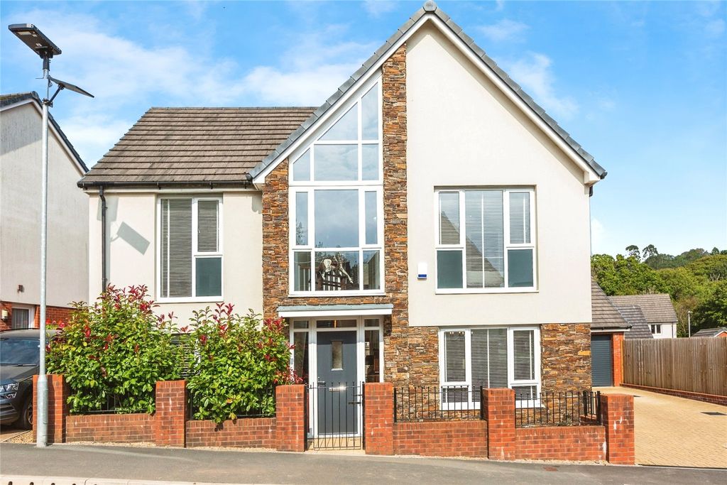 Property photo 2 of 19 Picture No. 33