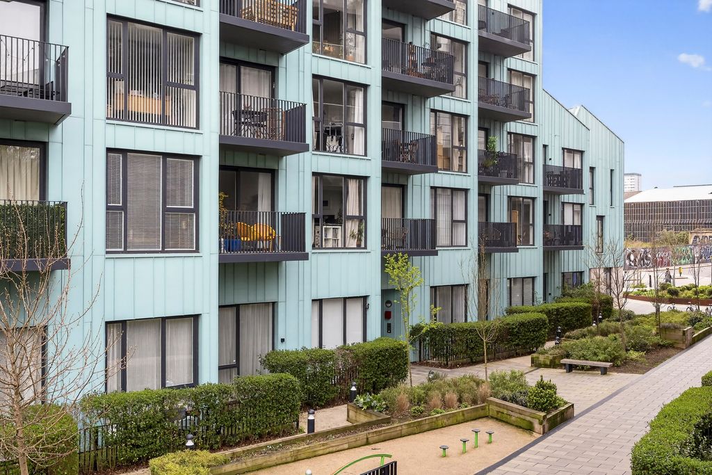 Property photo 2 of 21