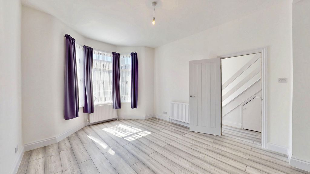 Property photo 3 of 23 Photo 7