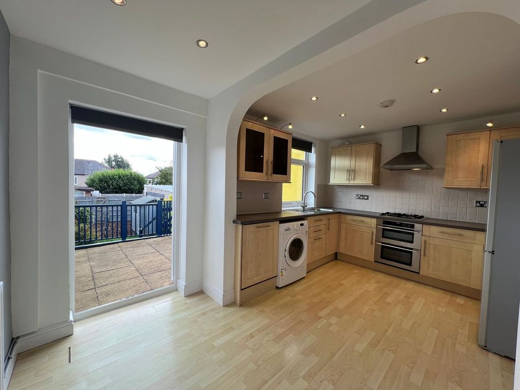 Property photo 3 of 33