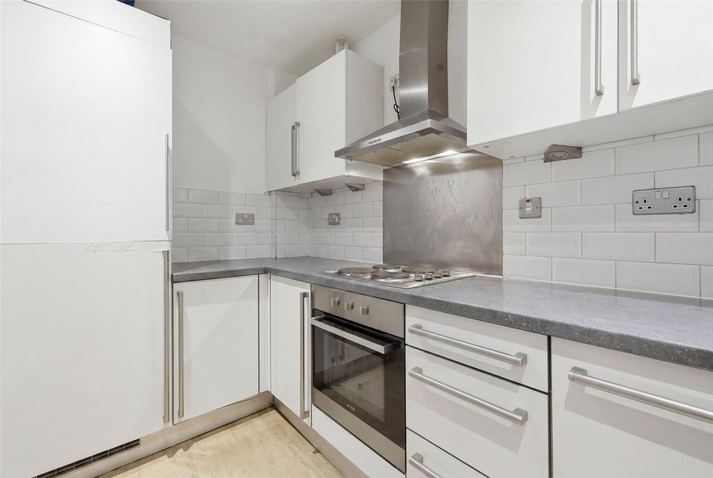 Property photo 3 of 17 Picture No. 24