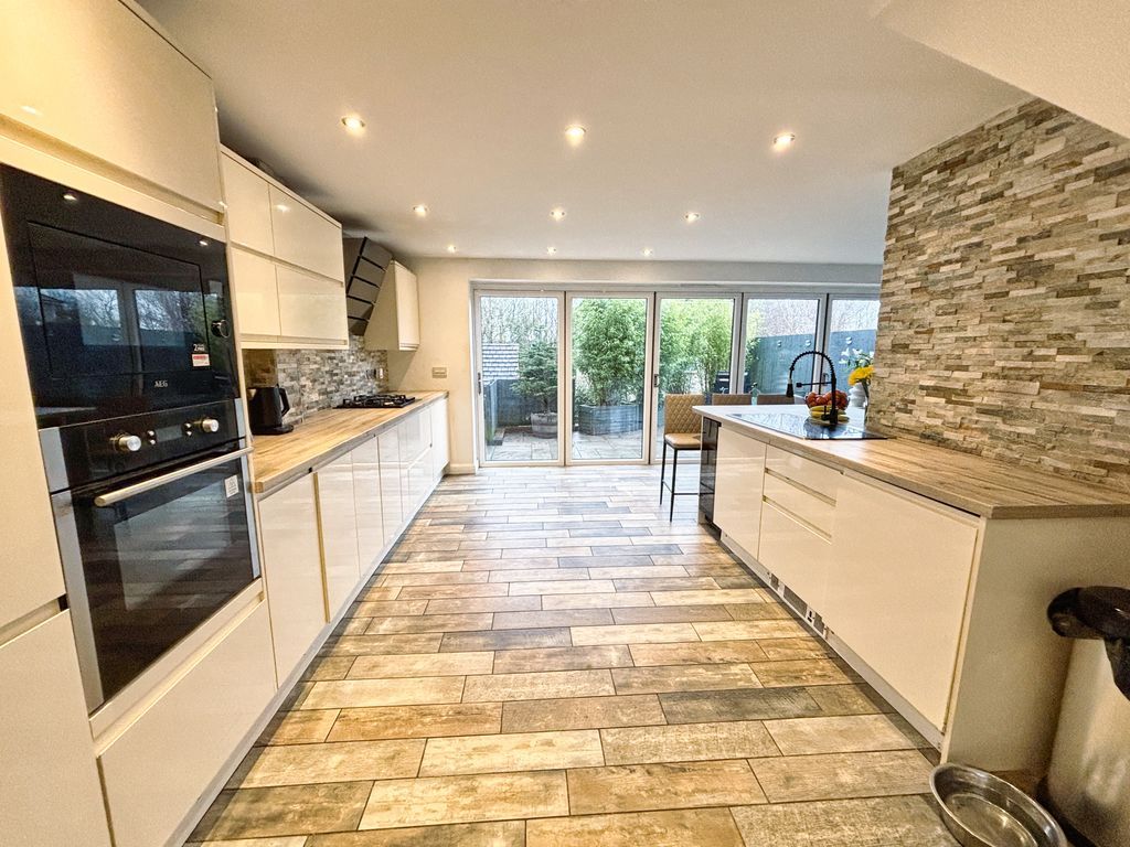 Property photo 3 of 34 Photo 17