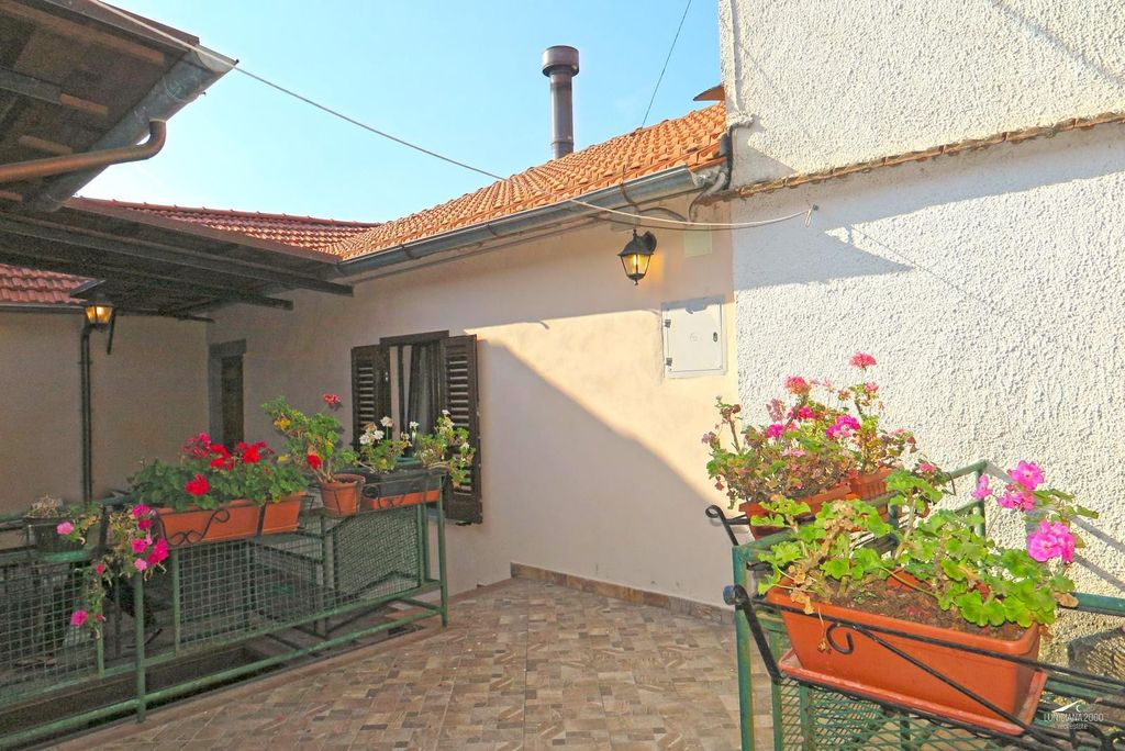 Property photo 3 of 37