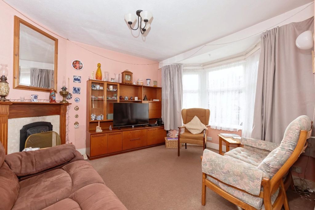 Property photo 3 of 16 North Rd_13.Jpg