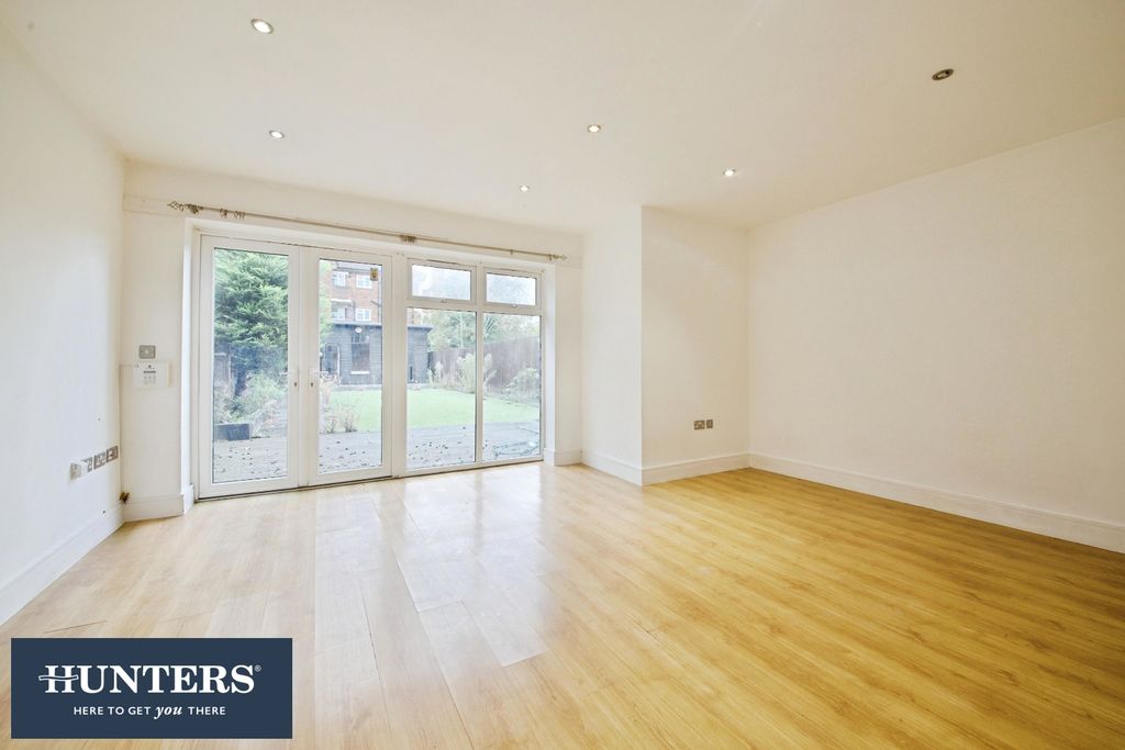 Property photo 2 of 11 Pbox-Img.Jpg