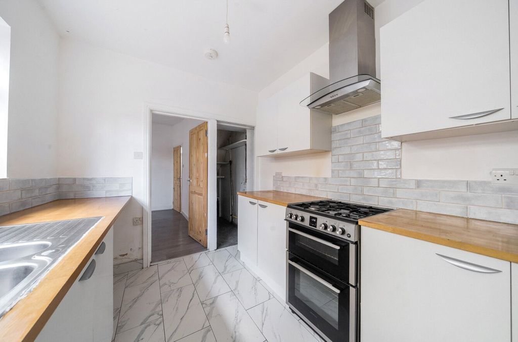 Property photo 2 of 18 1437858-7-69Cabe8...