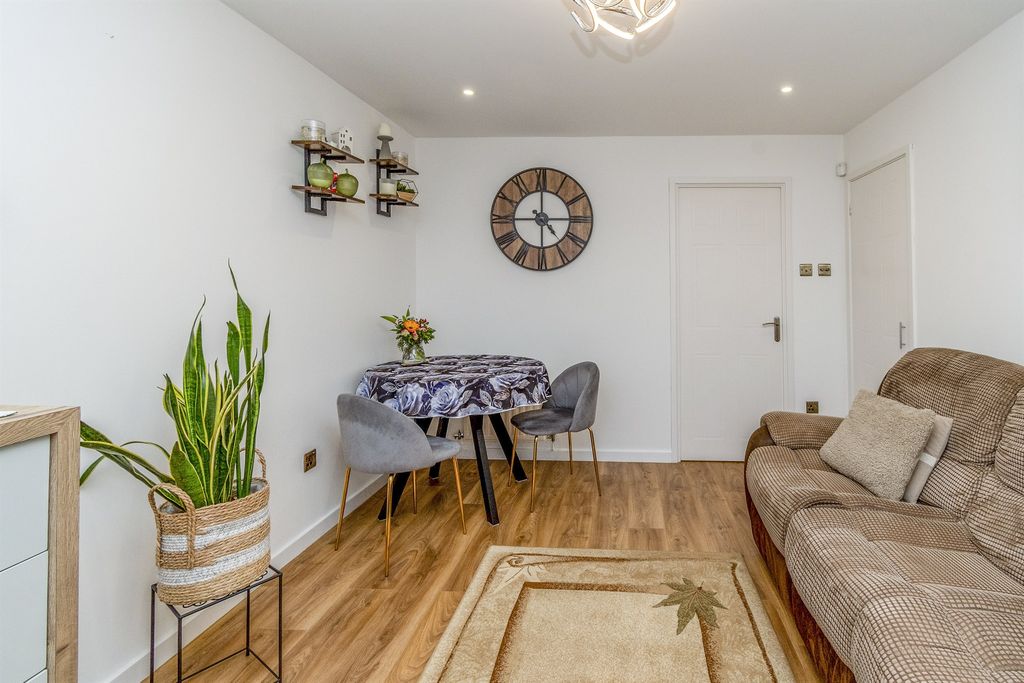 Property photo 3 of 21