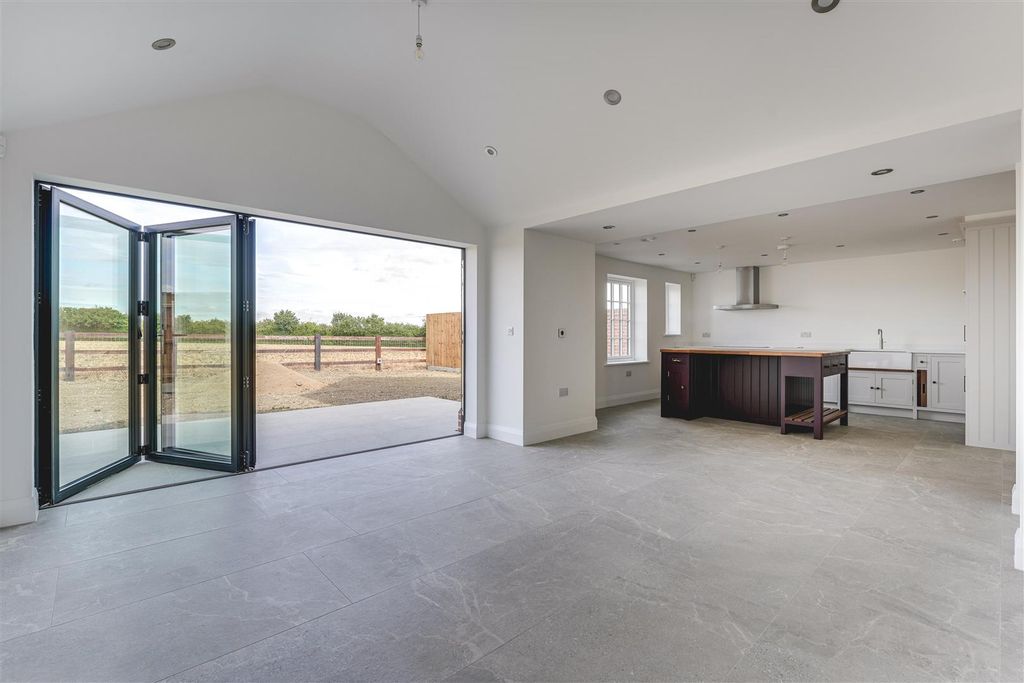 Property photo 2 of 19 Pale Green-6.Jpg