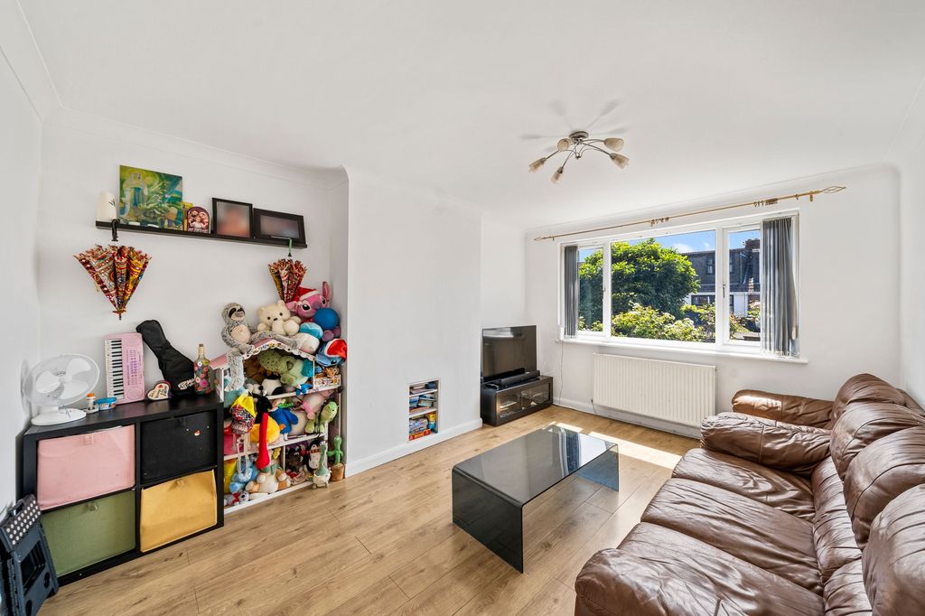 Property photo 2 of 18