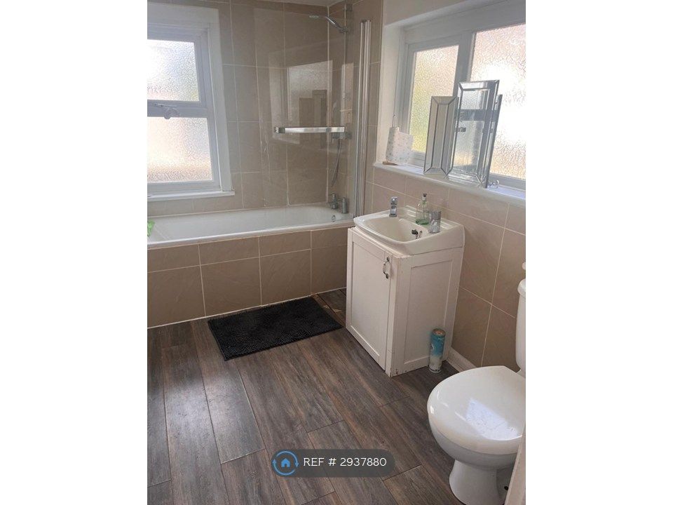 Property photo 3 of 4 Bathroom